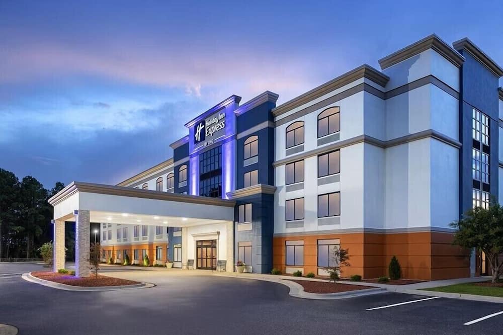 Holiday Inn Express And Suites Raleigh West Lenovo Center by IHG