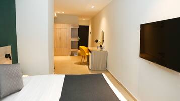 Doppia Superior, 1 letto king | Una cassaforte in camera, una scrivania, postazione laptop