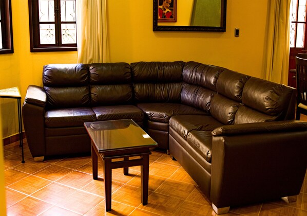 Deluxe Apartment | Living area | 32-inch flat-screen TV with cable channels, TV