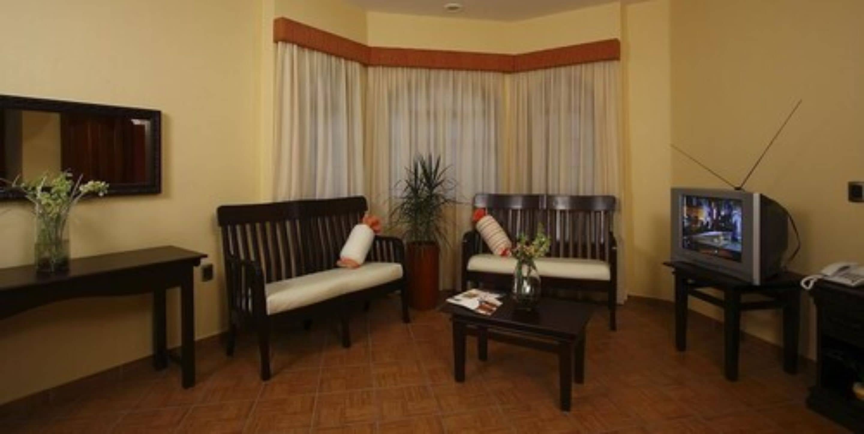 32-inch flat-screen TV with cable channels, TV