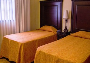 Standard Apartment | In-room safe, individually decorated, individually furnished, desk