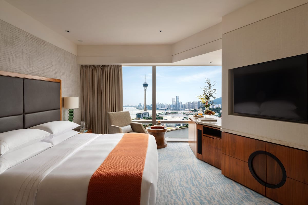 Premium bedding, down duvets, minibar, in-room safe