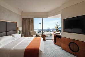 Deluxe Room, 1 King Bed (Tower View) | Premium bedding, down duvets, minibar, in-room safe - Mandarin Oriental, Macau (Macau)