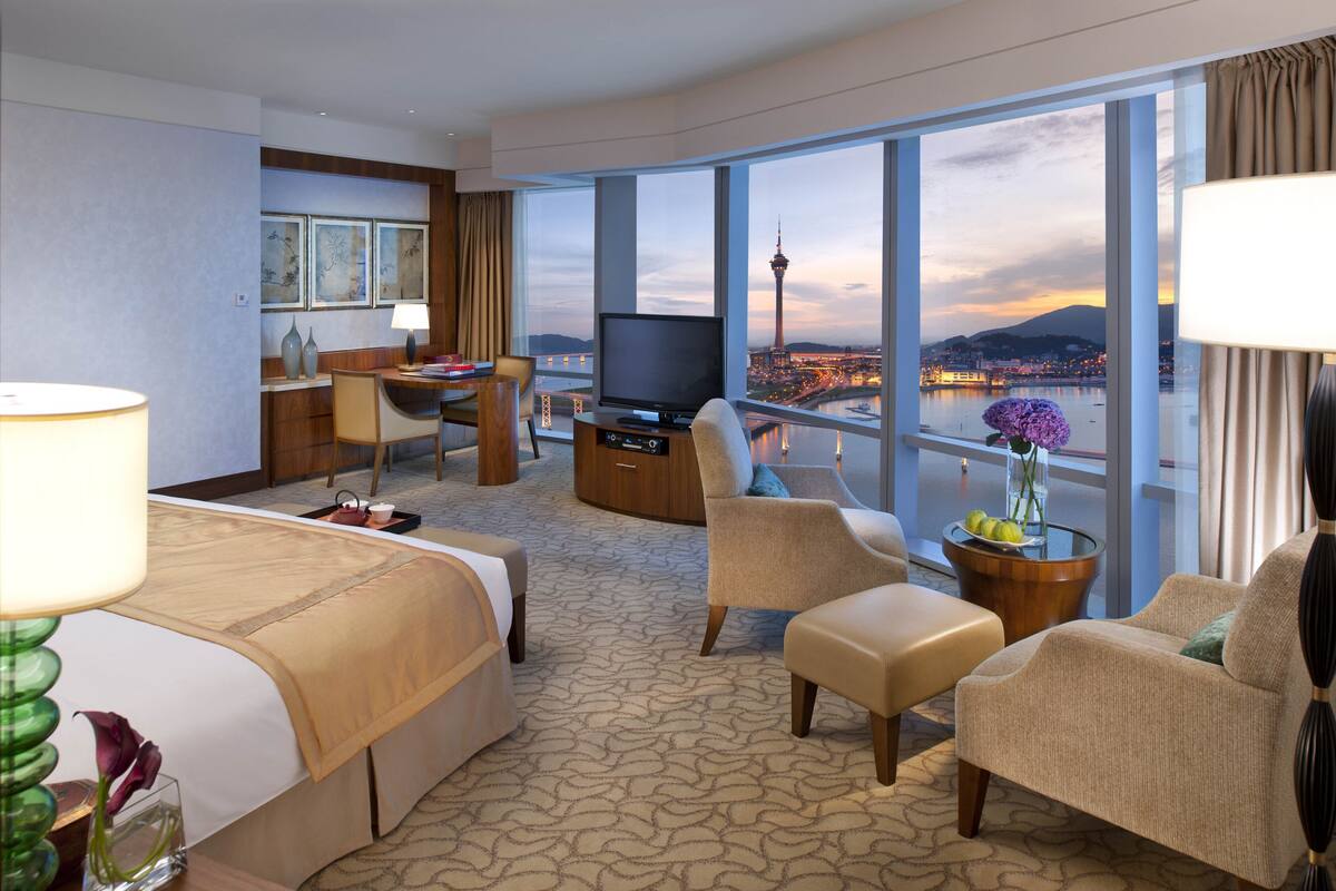 Room, 1 King Bed (Premier View) | Premium bedding, down comforters, minibar, in-room safe