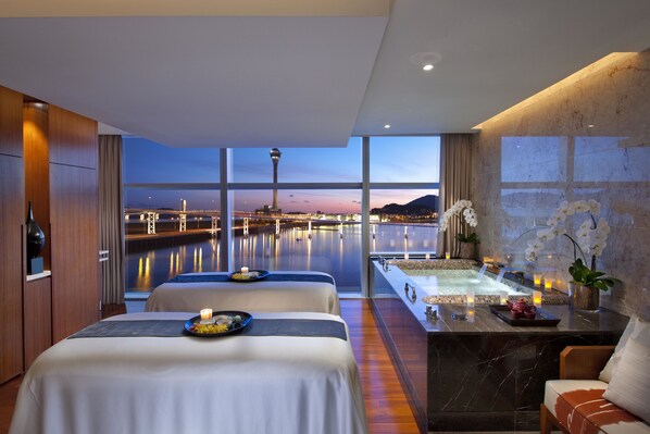 Couples treatment rooms, sauna, hot tub, body treatments, aromatherapy