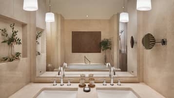 Un baño moderno con lavamanos doble, bañera y un espejo grande.