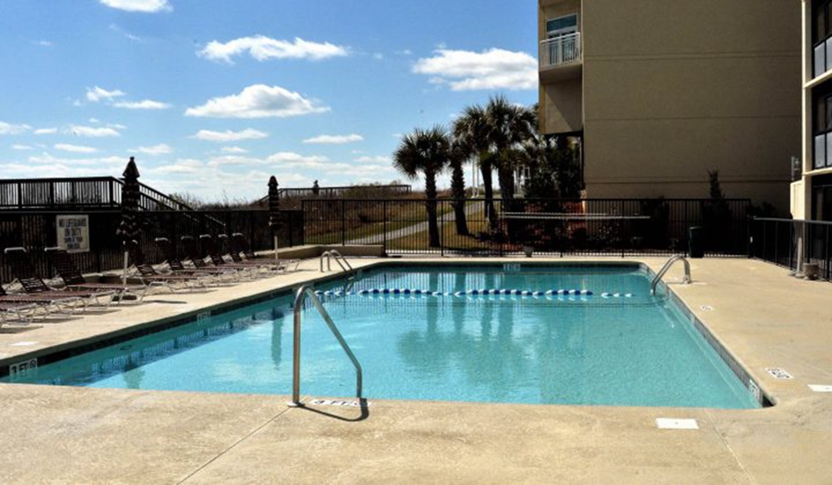 حمّام سباحة خارجي