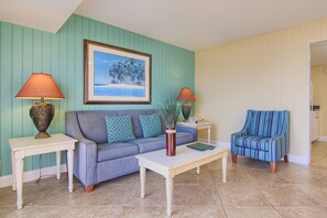 Habitación individual familiar, 1 habitación | Área de sala de estar | Televisión de pantalla plana de 37 pulgadas con canales por cable 