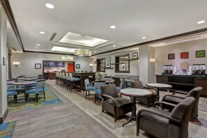 Free daily full breakfast  - Hampton Inn by Hilton Toronto Airport Corporate Centre (Toronto)