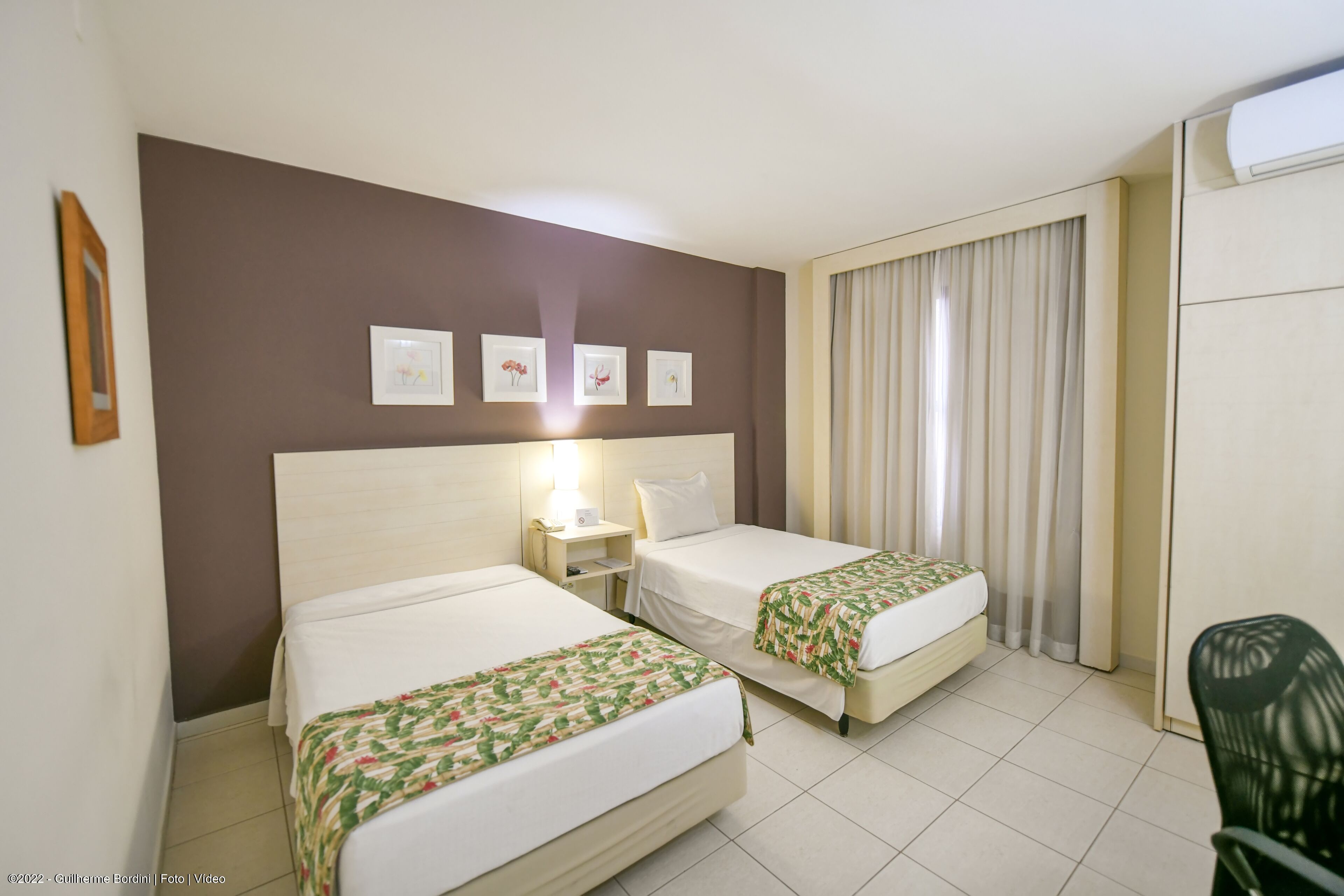 superior single room | minibar, in-room safe, desk, laptop workspace