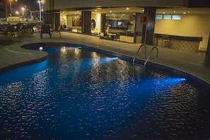 Outdoor pool, pool umbrellas, sun loungers
