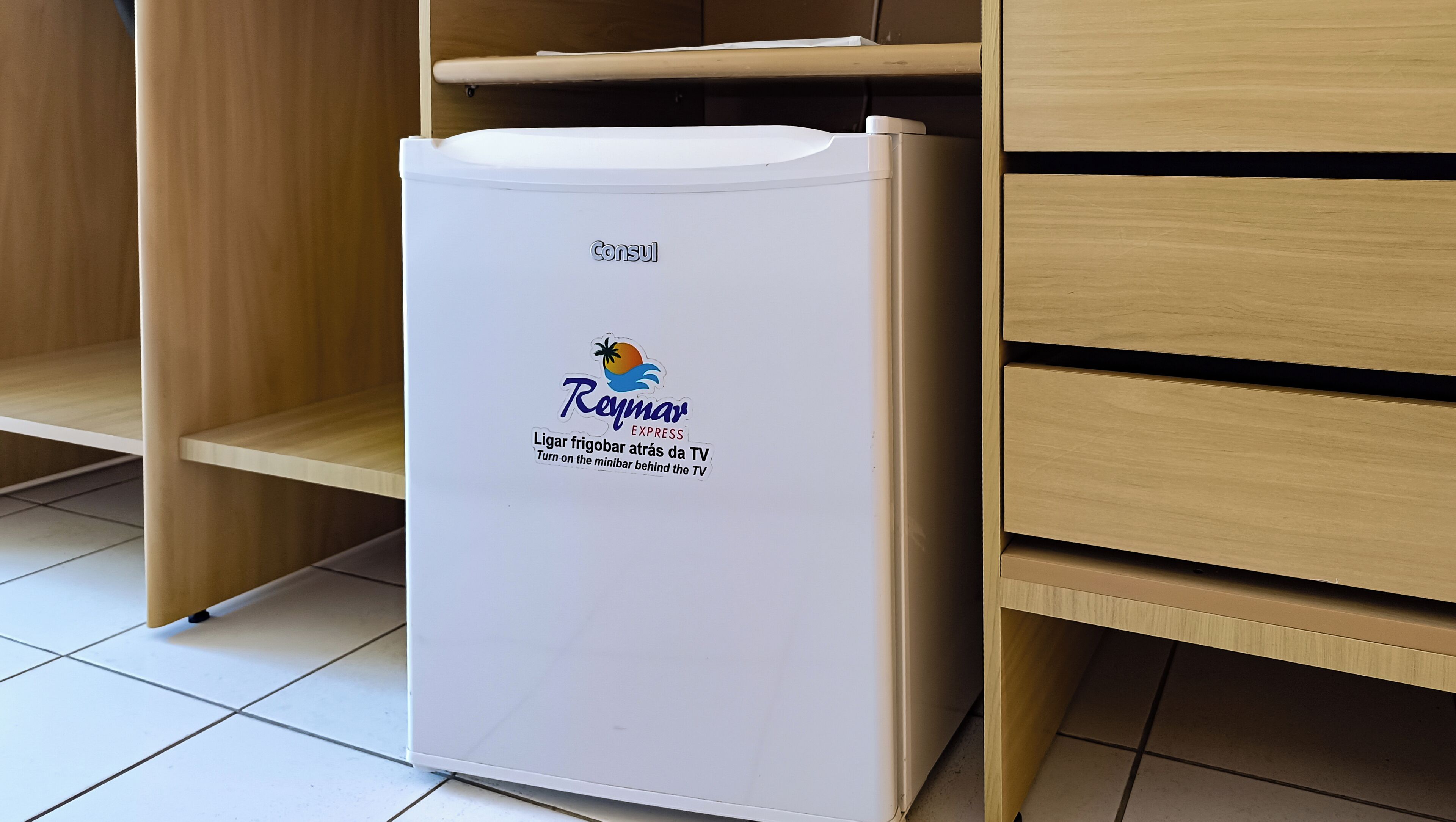 deluxe single room | mini fridge