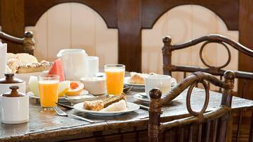 Free daily continental breakfast