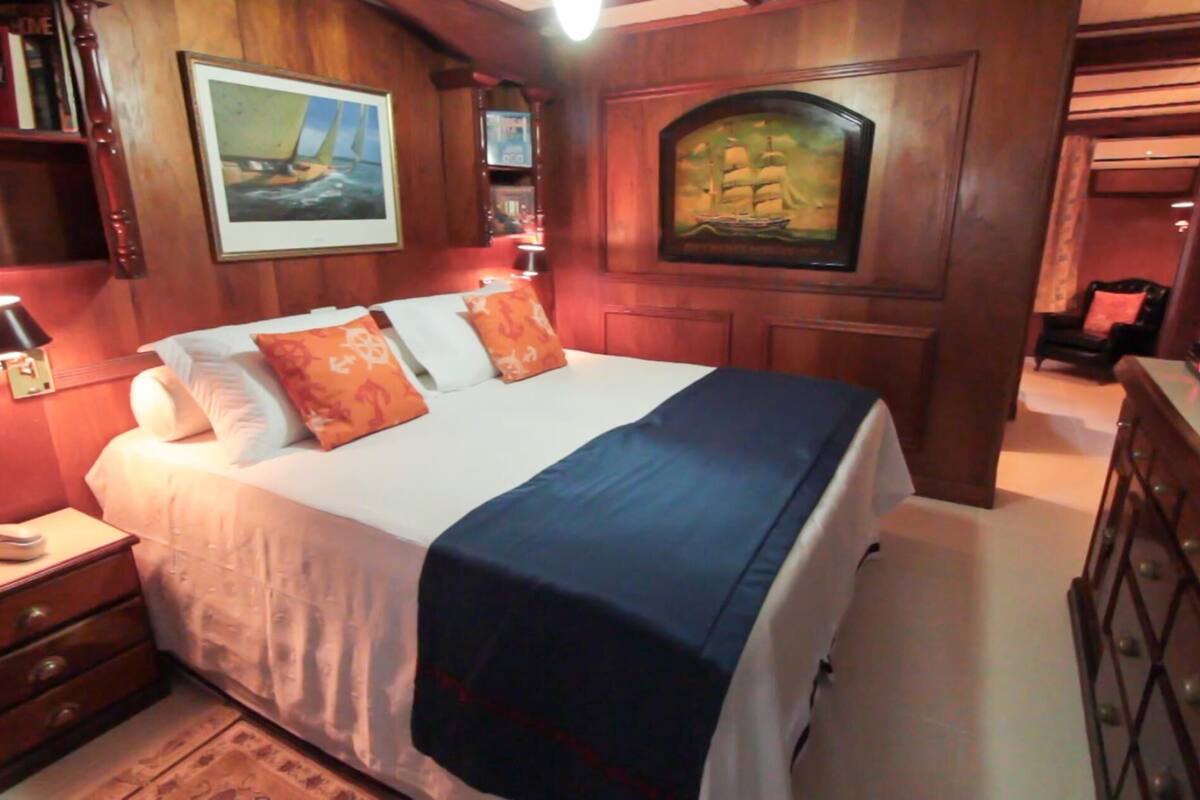 Ropa de cama hipoalergénica, caja fuerte, cortinas opacas y wifi gratis