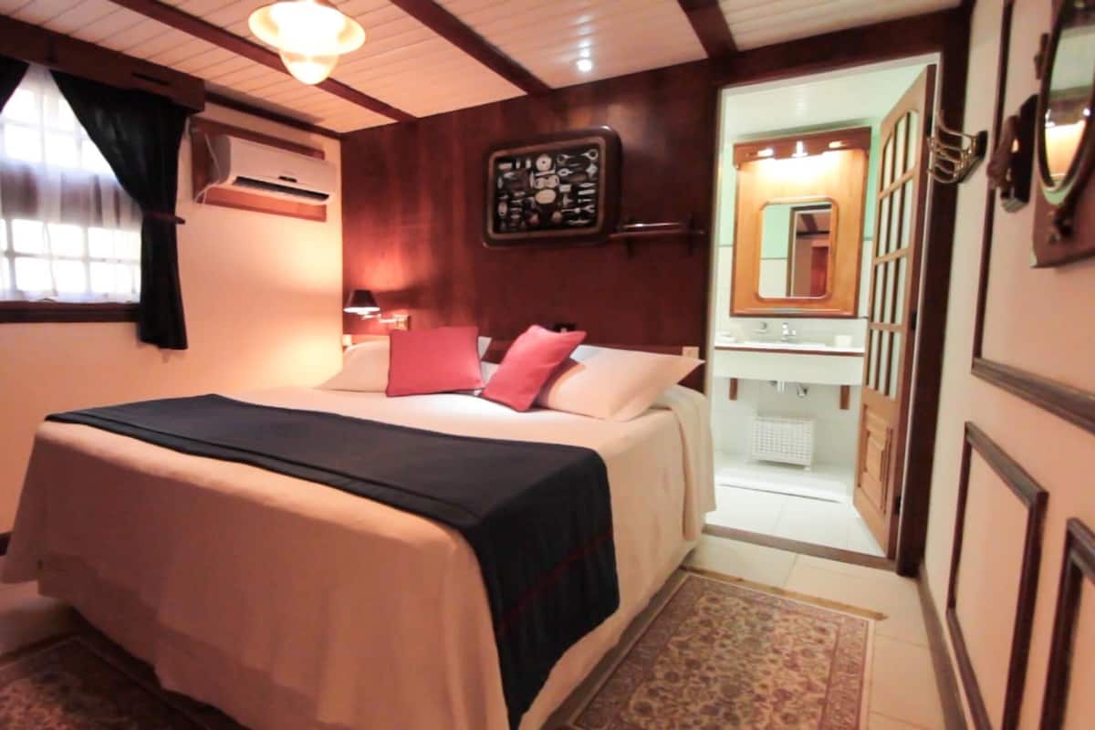 Pillow-top beds, minibar, in-room safe, blackout curtains