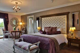 客房内保险箱、办公桌、熨斗/熨板、免费 WiFi