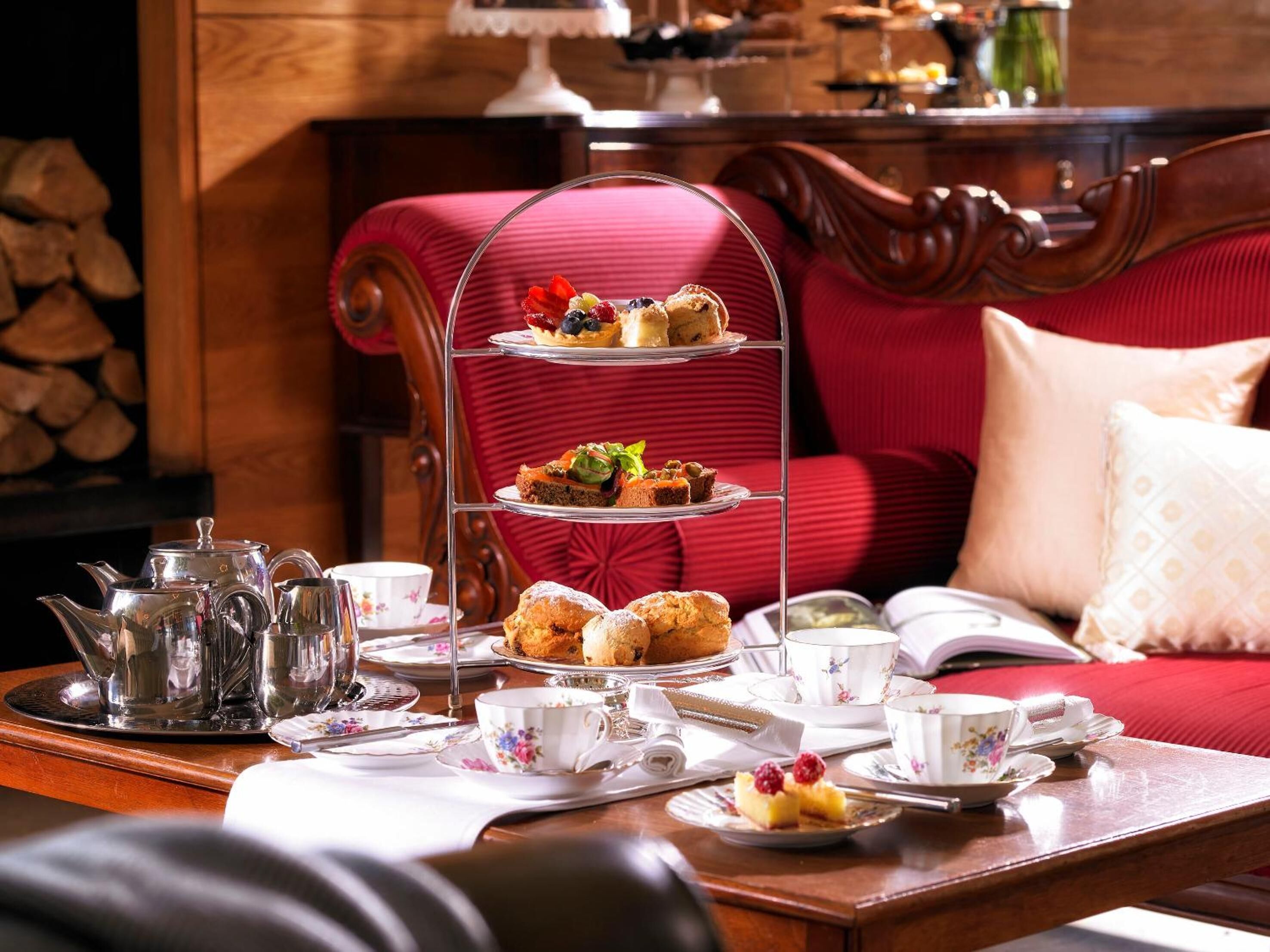 breakfast, lunch and dinner served