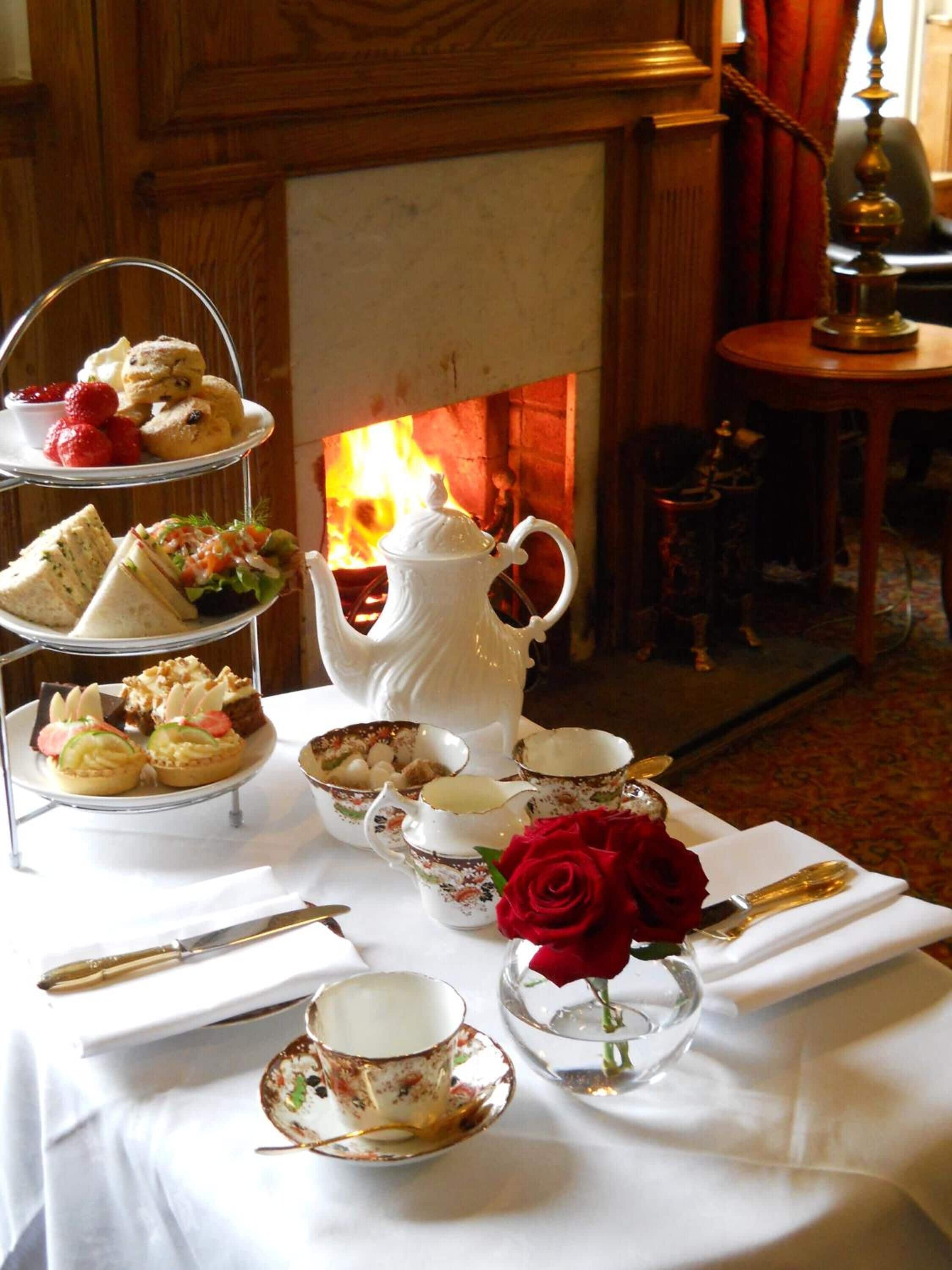 breakfast, lunch and dinner served