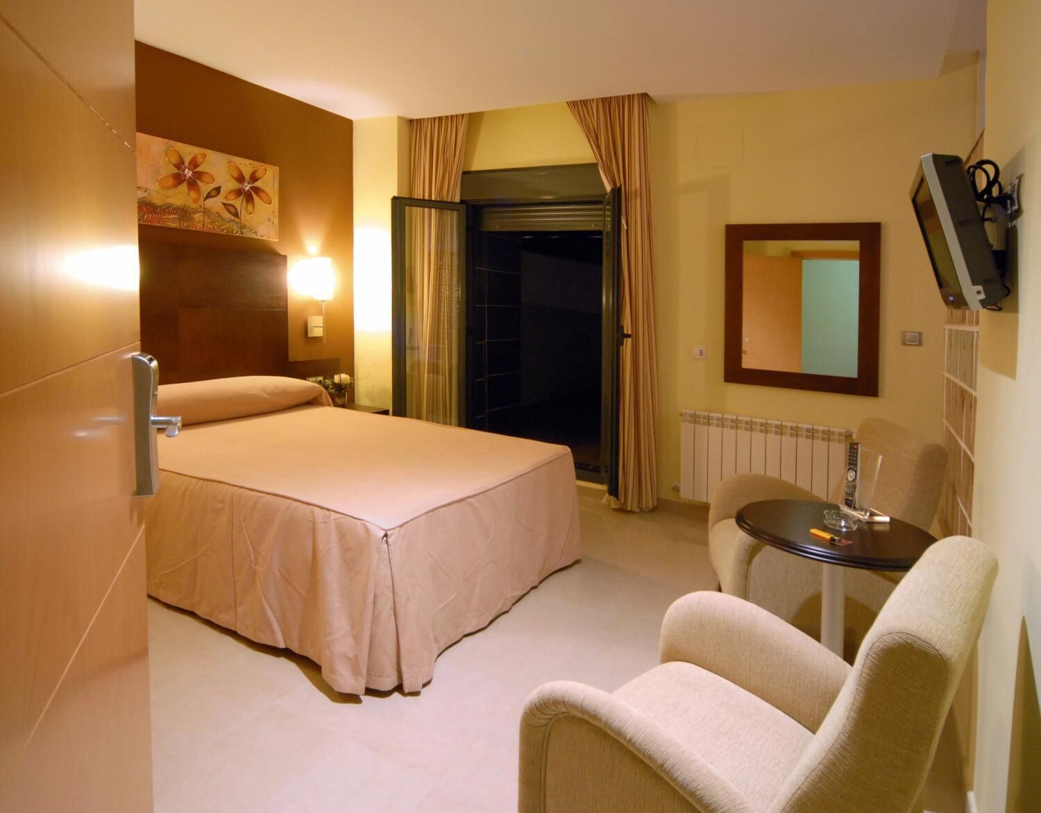 desk, laptop workspace, blackout curtains, free cots/infant beds