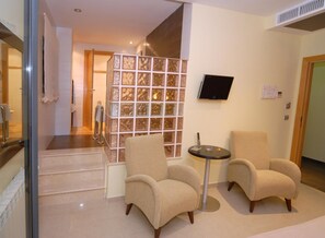 المنشأة من الداخل