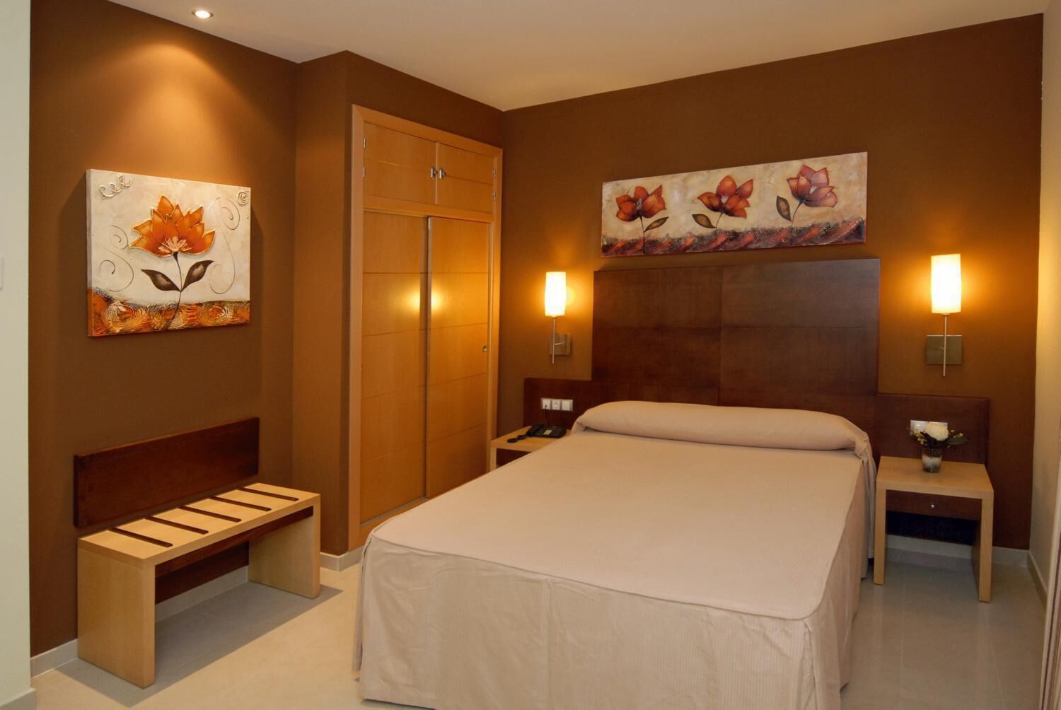 desk, laptop workspace, blackout curtains, free cots/infant beds