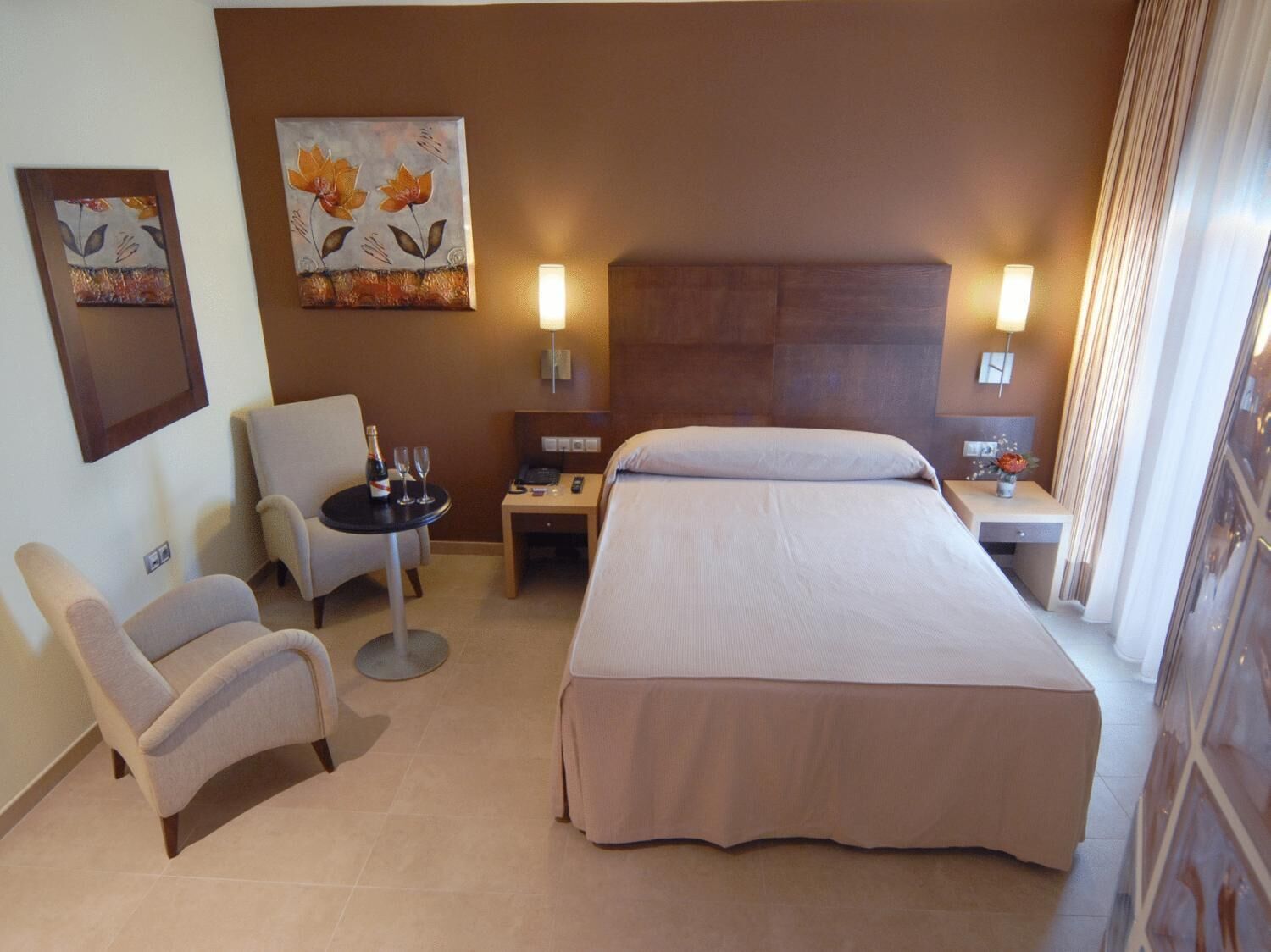 desk, laptop workspace, blackout curtains, free cots/infant beds