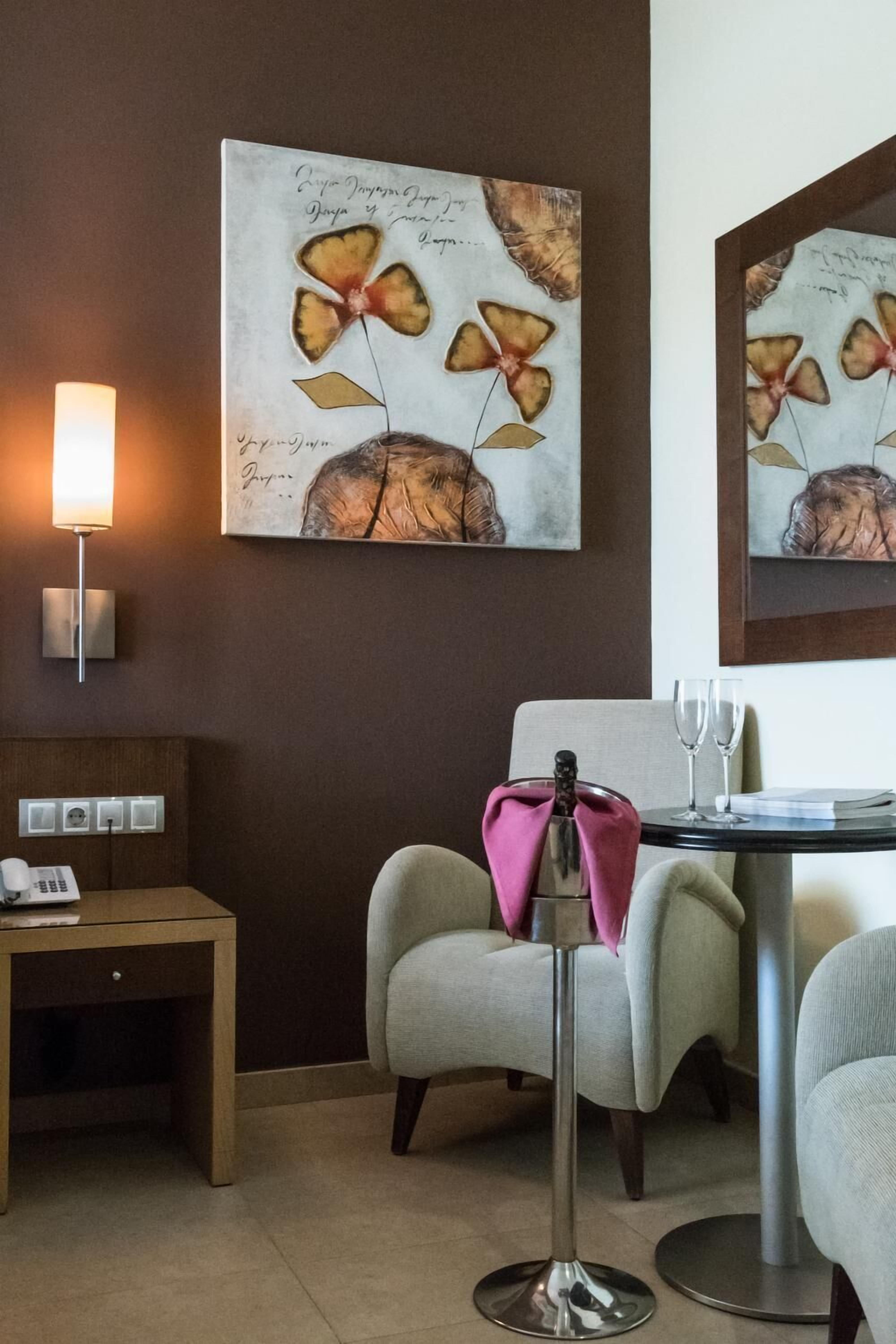 breakfast, lunch and dinner served