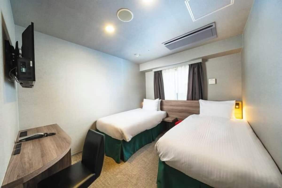 Premium bedding, down comforters, pillowtop beds, desk