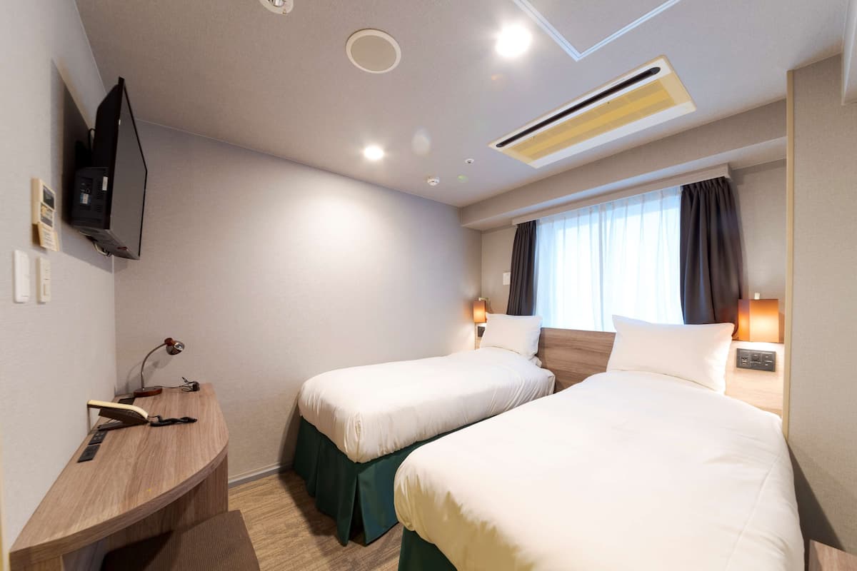 Premium bedding, down comforters, pillowtop beds, desk