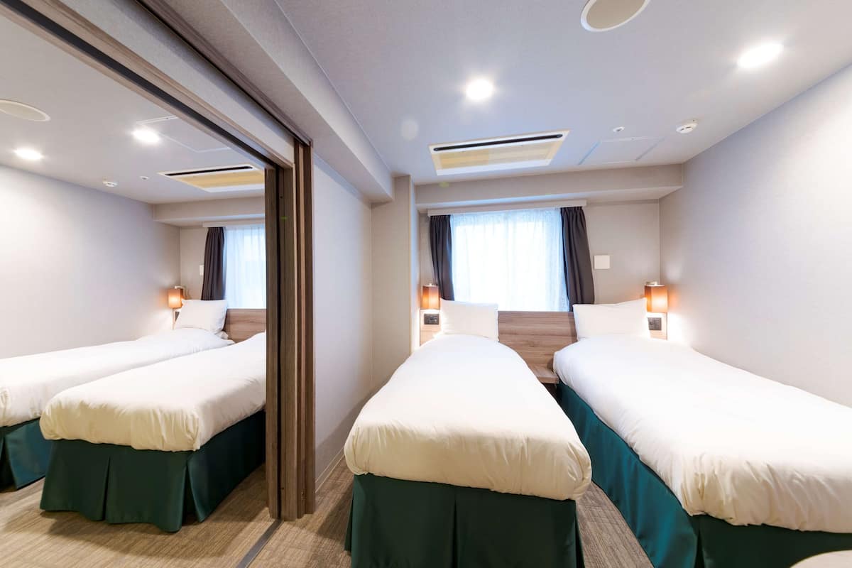 Premium bedding, down comforters, pillowtop beds, desk
