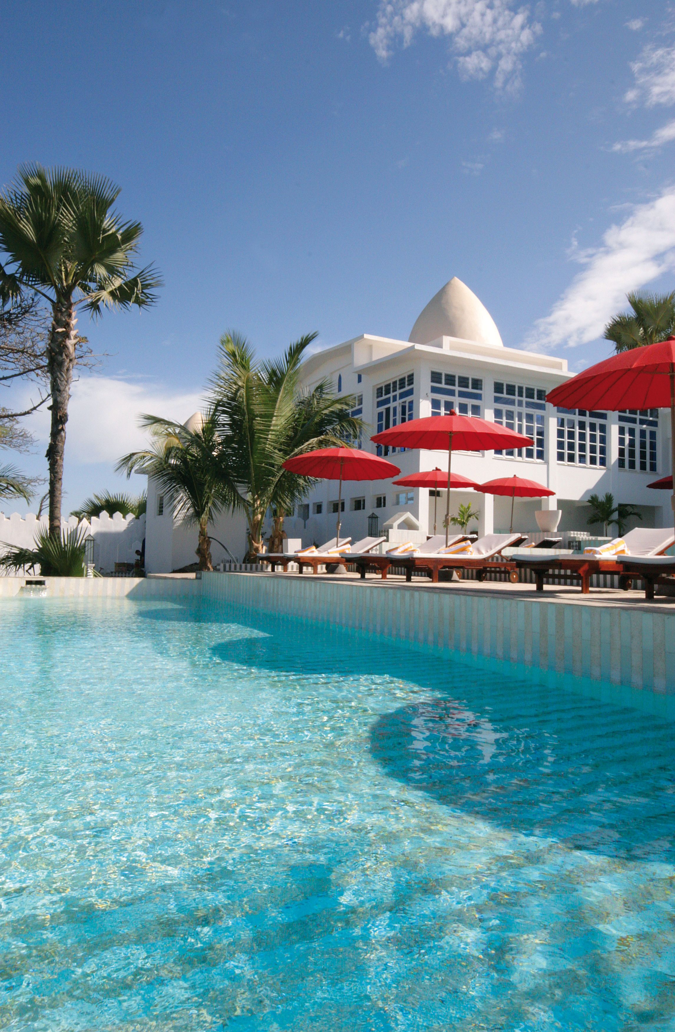 室内游泳池，4 室外游泳池，09:00 至 19:00 开放, 免费小屋, 池畔遮阳伞