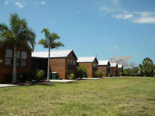 Glades Haven Cozy Cabins