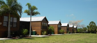 Glades Haven Cozy Cabins