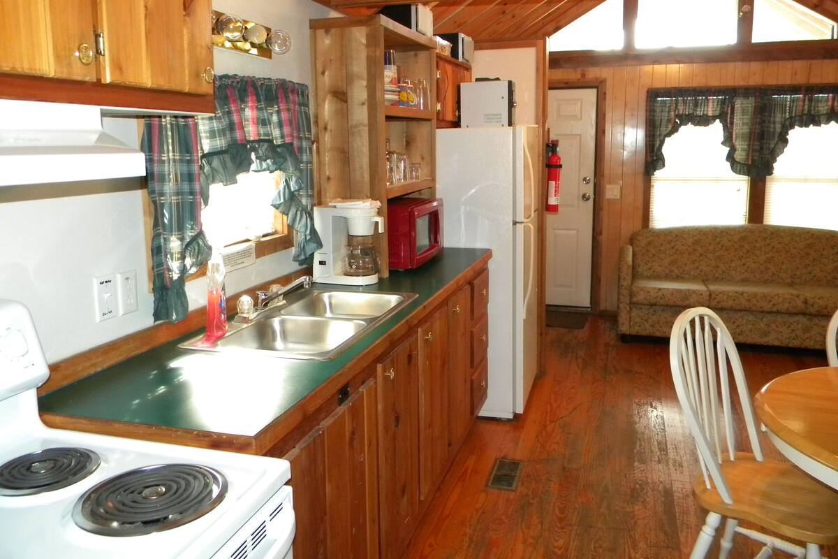 Cabin, 1 Bedroom | Private kitchen