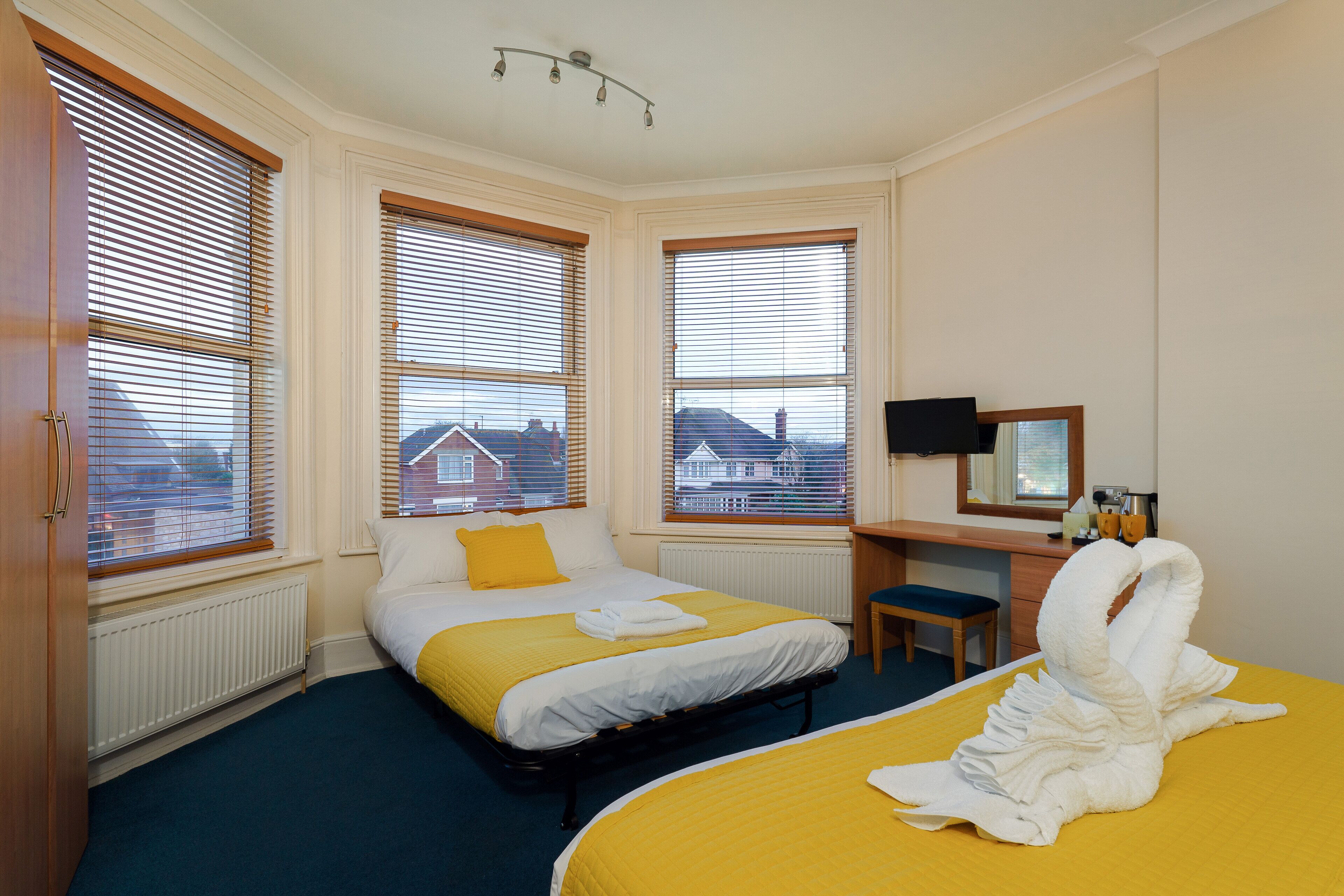 suite, private bathroom (sleeps upto 4) | 1 bedroom