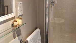 Standard Double Room, Ensuite (Small) | Bathroom