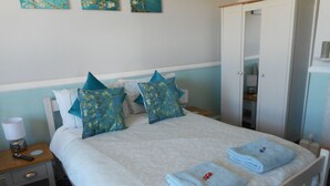 Standard Suite, Ensuite - The George B&B (Weymouth)