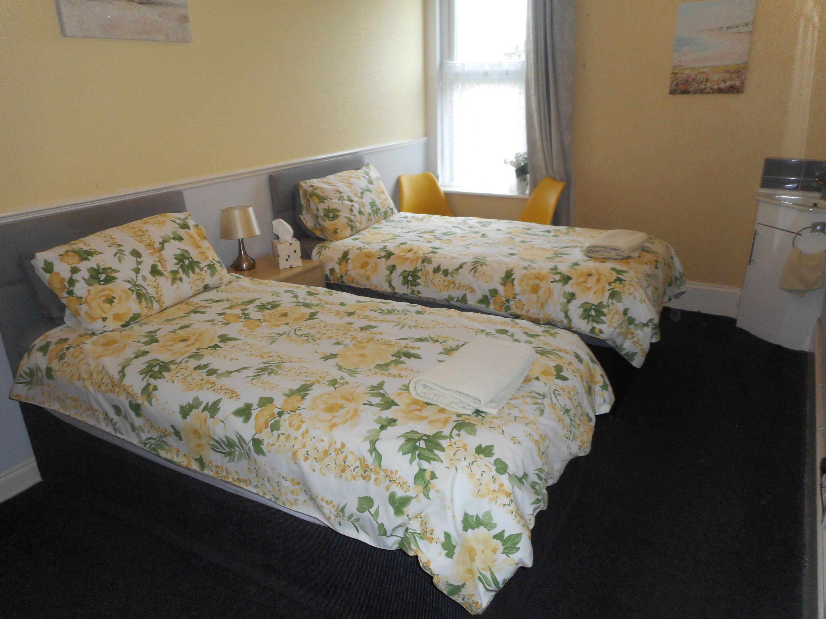 Standard Twin Room, Shared Bathroom (First Floor)