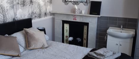Standard-Doppelzimmer, Gemeinschaftsbad (First Floor) | 1 Schlafzimmer