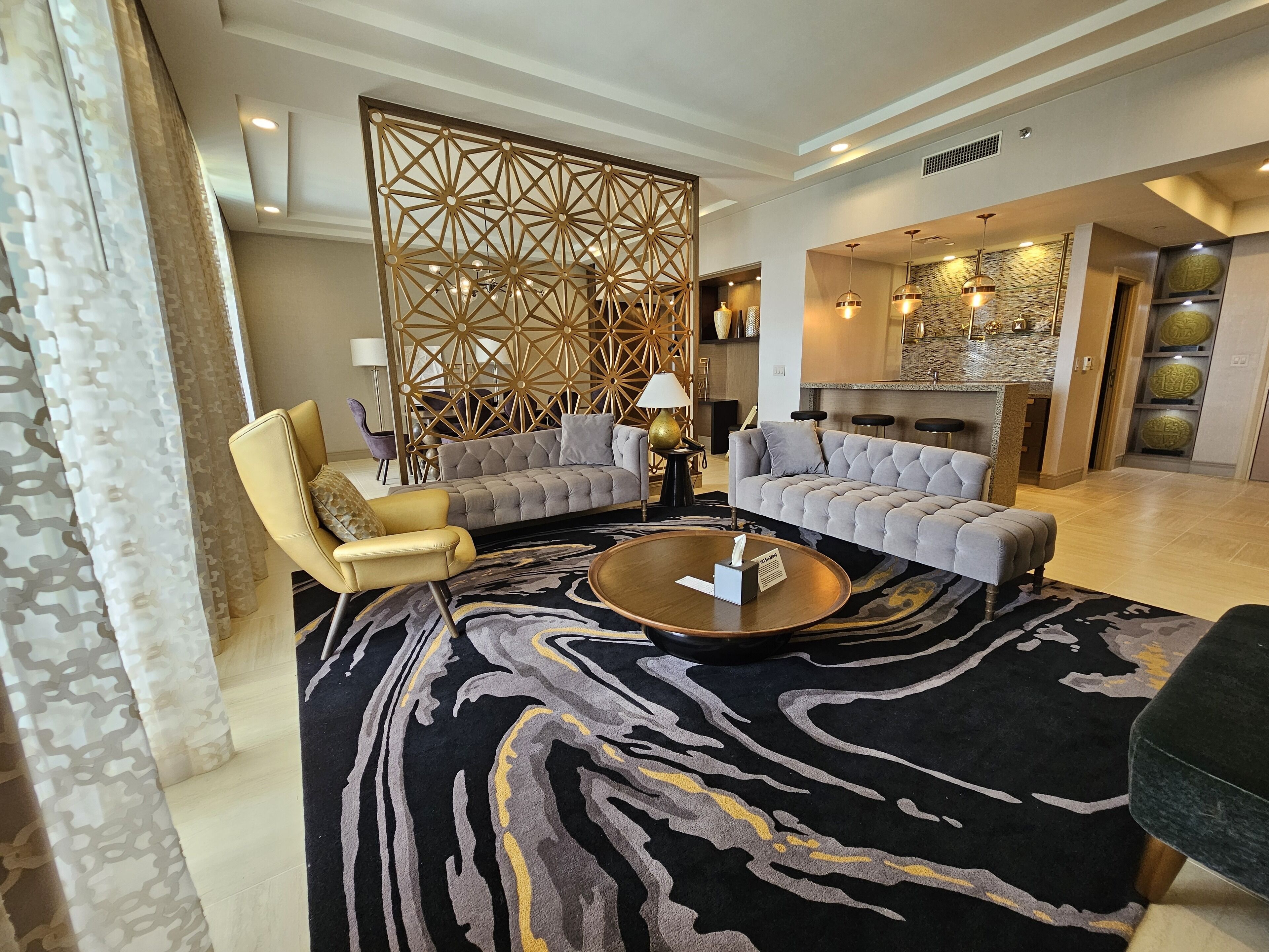 Governer Suite (Lounge Access) | Area keluarga | Televisi LCD 40-inci dengan saluran TV kabel dan TV