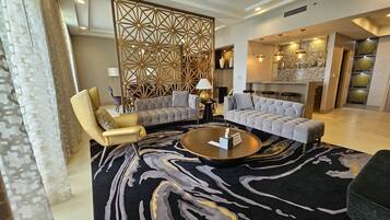 Governer Suite (Lounge Access) | Area keluarga | Televisi LCD 40-inci dengan saluran TV kabel dan TV