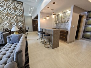 Governer Suite (Lounge Access) | Living area