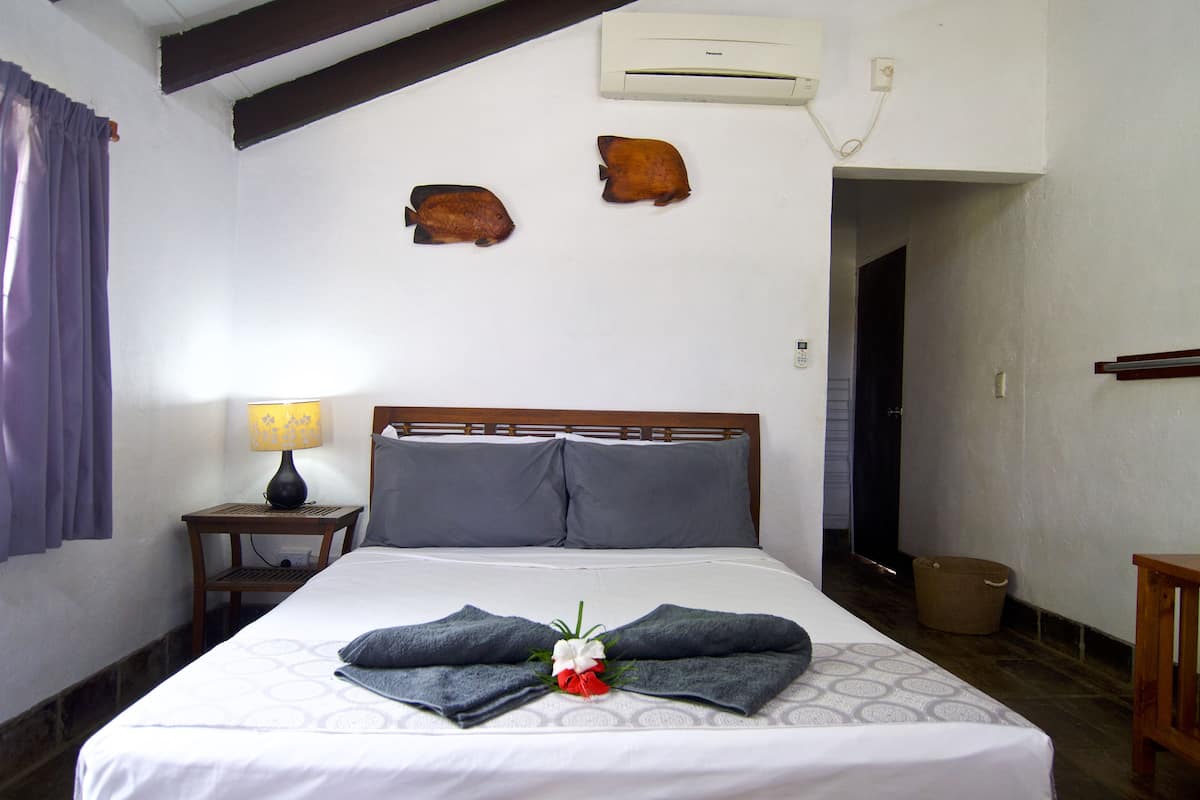 In-room safe, iron/ironing board, cots/infant beds, bed sheets