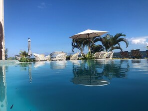 Poolside bar - Deco Stop Lodge (Luganville)