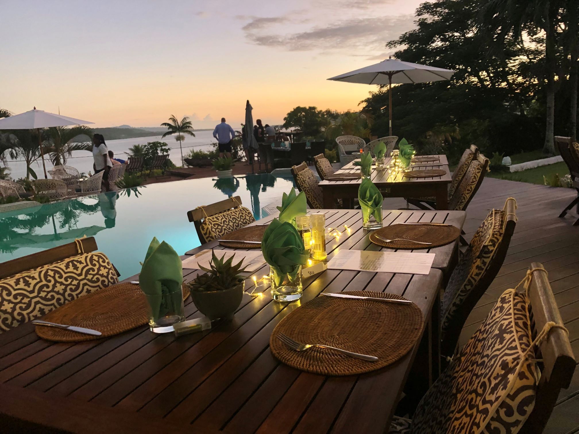 breakfast, lunch and dinner served