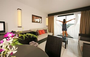Junior Suite, 1 Bedroom, Sea Side | Living area