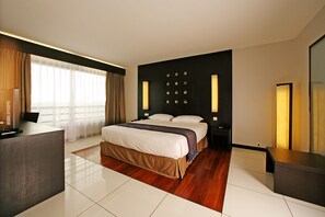 Suite Junior, 1 Chambre, Côté Rue