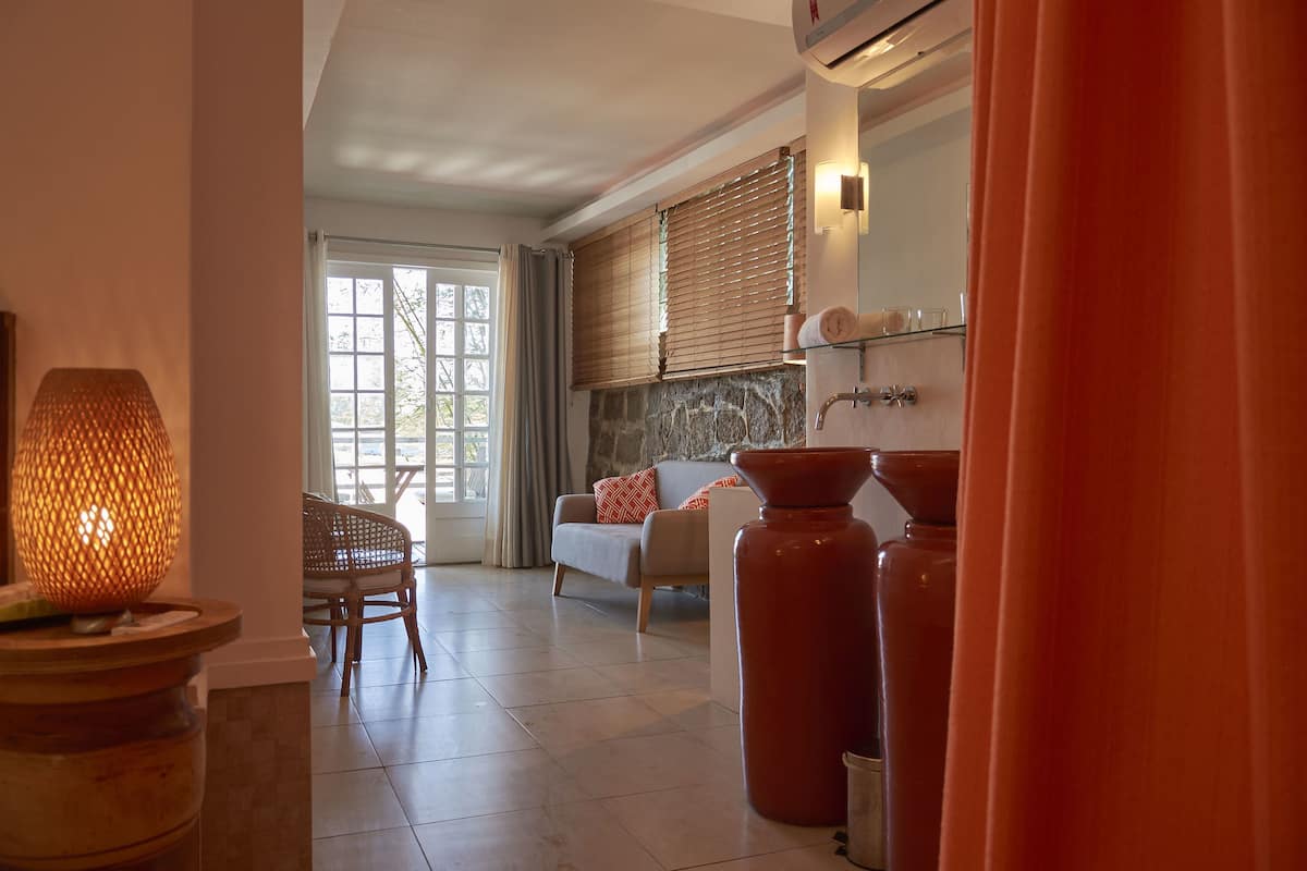 suite 4 | Luxe beddengoed, een minibar, een kluis op de kamer