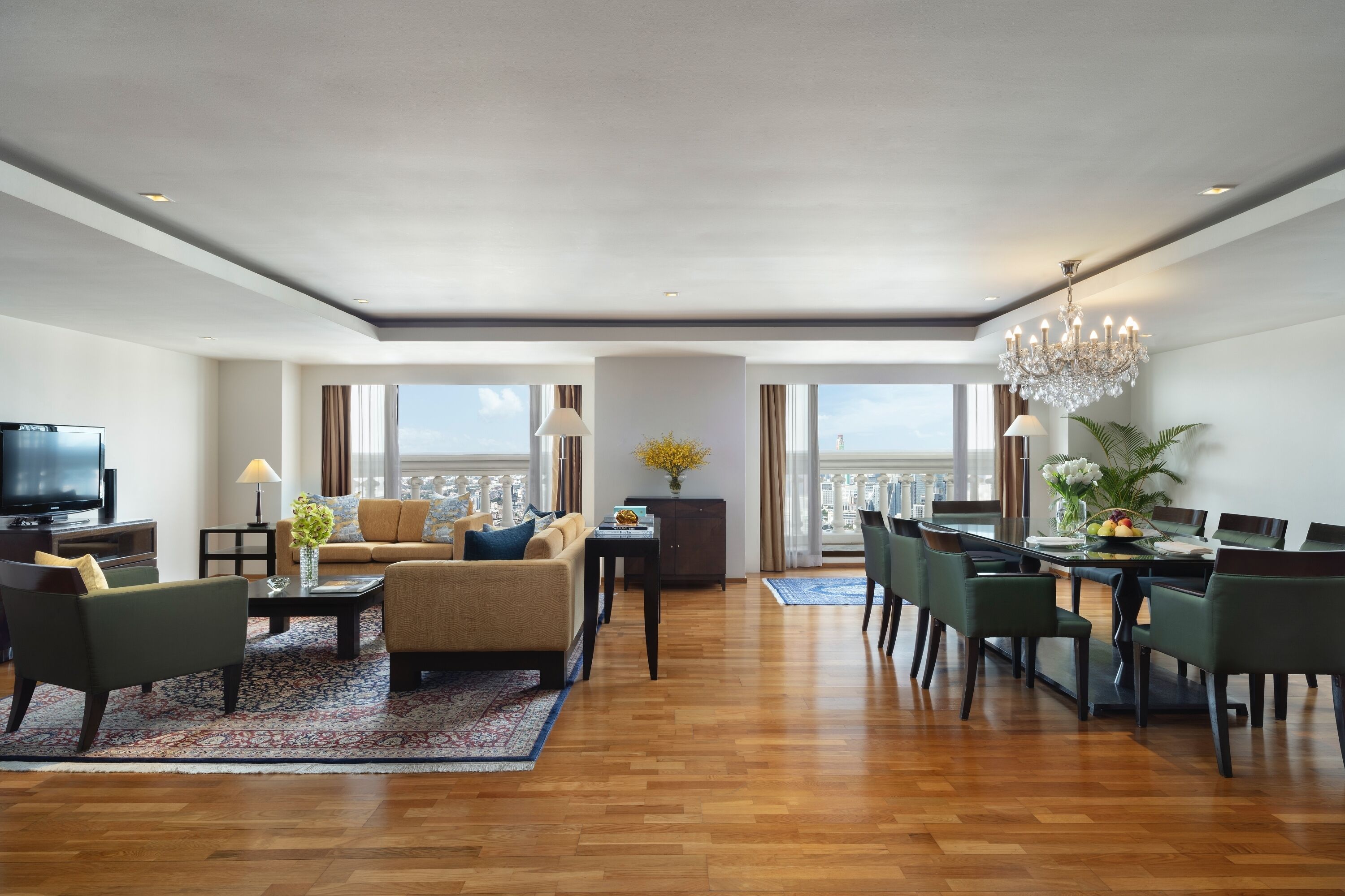 Tower Club Suite 3 Bedroom with Lounge | In-room dining