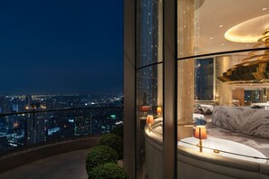5 restaurants, dinner served, French cuisine - Tower Club at lebua (Bangkok)